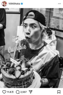 義妹とのツーショットが炎上寸前？ワンオク・Taka、37歳のバースデーショットが「イケおじどころか若返ってる」と話題に