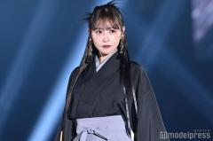 FRUITS ZIPPER櫻井優衣、トップバッターで「アイドルランウェイ」開幕 黒着物オマージュ衣装でシックに【IDOL RUNWAY COLLECTION 2025】