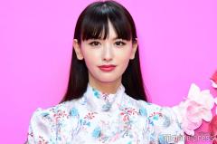 鈴木えみ、10歳の誕生日迎えた長女との家族ショット公開「モデルみたい」抜群スタイルに注目集まる