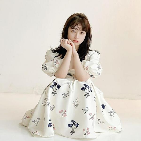 橋本環奈、聖夜はどう過ごす？クリスマスツリーが霞むほどの輝く笑顔！