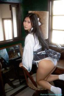 朝比奈りる、妖艶な“雪女”に変身！美ヒップ突き出したバックショットにファン悶絶
