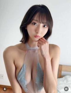緒方咲、シースルーの大胆コスチュームで美バストライン披露にファン大興奮のイメージ画像