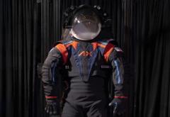 NASAの新しい月面用宇宙服お披露目民間企業が開発のイメージ画像