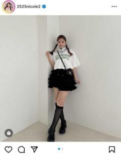 藤田ニコル、三つ編み×Tシャツ×フリルミニスカートの私服コーデ披露「シルエットが超可愛い〜」のイメージ画像