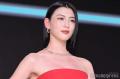 三吉彩花、色気漂う真っ赤なドレス姿 ..