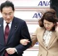 「夫婦揃って親バカ」裕子夫人は翔太郎氏の更迭を認めなかったと報道…“権力の私物化”に批判殺到