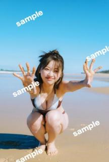 富田鈴花、ヘルシーな水着姿で無邪気な笑顔 ポストカード絵柄公開【鈴花サーキット】