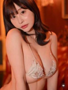 木南美々、大迫力バストに極小ランジェリーで色気全開…至近距離の誘惑ショット公開「セクシーやね～」のイメージ画像