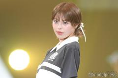 おさき、大胆に開いた変形水着で美ボディ披露「スタイル良すぎ」「着こなせるのがすごい」