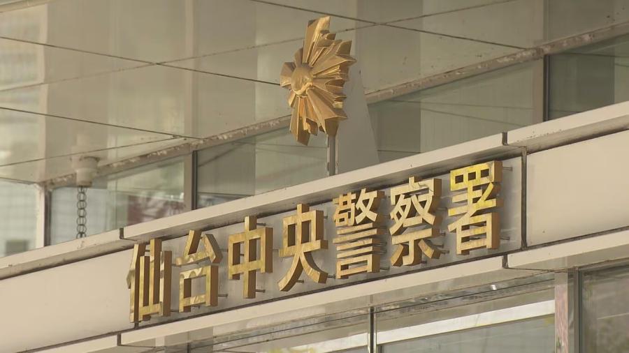 盗撮した瞬間を警察官が目撃し20歳男を逮捕 男のスマホに写真残るも「盗撮の事実はない」と容疑を否認