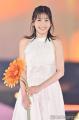 久間田琳加、ノースリーブワンピで肌..