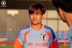 久保建英、福原遥さんとの結婚を報告後「サッカーの話にいきましょう」 キリンカップ制覇へ「最後も勝って終わりたい」のイメージ画像
