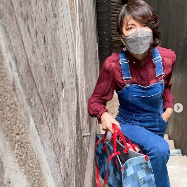 工藤静香、オーバーオール姿を披露も大不評「マリオ？」
