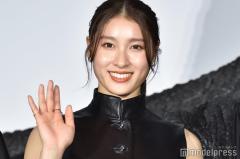 土屋太鳳、姉・炎伽＆弟・神葉との3ショット披露 ふっくらお腹に注目集まる