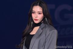 出産発表のせいせい、ビキニトップで美バスト開放「セクシー」「ウエスト引き締まってる」の声