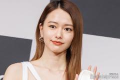 山本舞香、大胆スリットドレスで美脚披露 “今までで1番痛かった”エピソード明かす「両膝にあざが」のイメージ画像