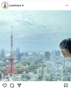 板谷由夏、東京タワーとの2ショットを載せ、出演中のドラマ『東京タワー』の放送を宣伝のイメージ画像