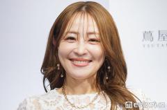 大沢あかね、美デコルテ際立つベアトップ姿 流行りの“ビジューデコ”ショットに「お肌ツヤツヤ」「どんどん綺麗になっていく」の声のイメージ画像
