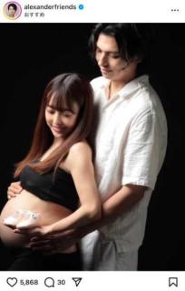 「もうすぐ生まれます」アレクサンダー、川崎希の第3子妊娠で3度目のマタニティフォトを報告