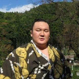 日馬富士暴行事件 白鵬｢ﾋﾞｰﾙ瓶で殴ってない｣食い違う証言