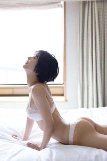 “令和のモグラ女子”仲原ちえ、『お尻のブリっ感』がたまらないランジェリー姿にファン悶絶「色っぽいんだな」のイメージ画像
