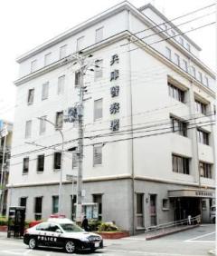 介抱目的の女性に絡み、駆け付けた警察官に頭突き 公務執行妨害疑いで52歳男逮捕 神戸