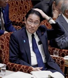 「総理、また散髪かよ」密着記者も驚く２週に１回ペース 岸田首相は歴代で最も床屋好き？一体なぜ？のイメージ画像