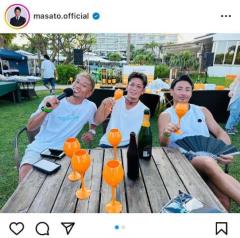 ”豪華なスリーショット”魔裟斗、城戸康裕＆皇治と海とシャンパンで夏満喫ショット公開