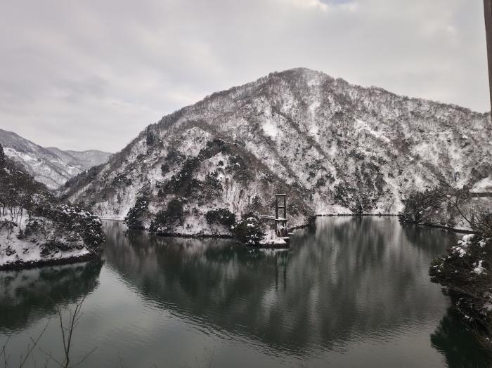 庄川峡 ダム湖の遺構 冬のイメージ画像
