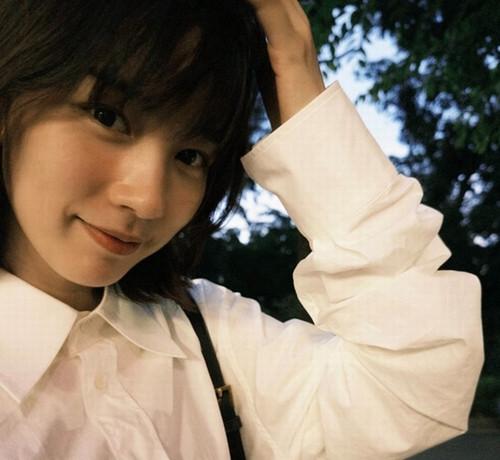 のん、ナチュラルな休日の“ミニ丈私服”に「激カワ」「足綺麗」と反響