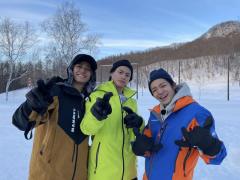 キンプリ・平野紫耀&岸優太&髙橋海人、真っ白な雪景色にウェア姿が映えまくり！「キンプる」でかまくら作りに挑戦