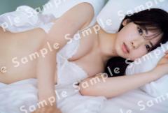 乃木坂46筒井あやめ、白ランジェリー“寝起き”ショット 封入ポストカード第4弾解禁【感情の隙間】のイメージ画像