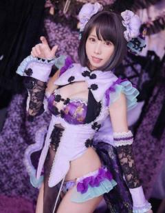えなこ、キュートな表情で舌ペロリ。マシュマロボディ露わなチャイナ服姿が色っぽい！