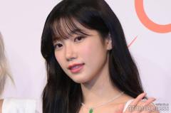 LE SSERAFIMカズハ、美背中＆デコルテ輝くベアトップドレス姿「上品で素敵」「さすがのスタイル」の声