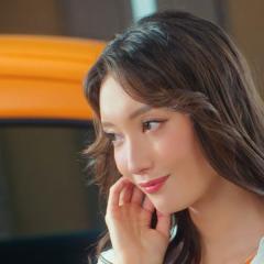 菜々緒とロバート秋山が“双子役”でCM初共演