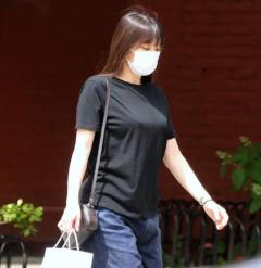眞子さん 目撃された“ゆったりシルエット”アウターに広がる驚き…NY生活3年で見せた「ファッションの変化」のイメージ画像