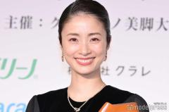 上戸彩、美太もも全開コーデに反響「脚長すぎ」「ラインが綺麗」