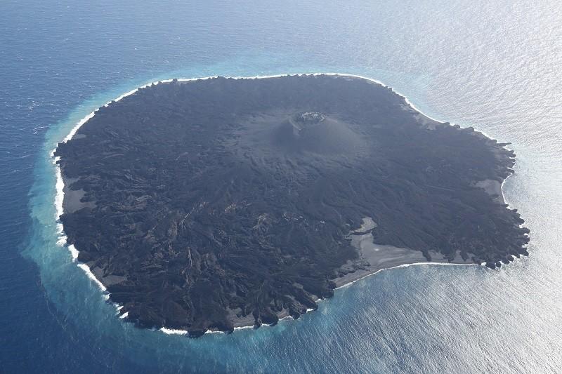 西之島「昨年の噴火で成長していた！」国土地理院が先月計測