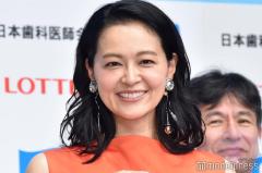 黒谷友香、庭から採った梅で初の梅酒作り「本格的ですごい」「絶対美味しい」の声