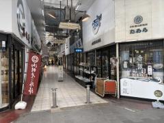 徳山商店街アーケード内の店舗風景のイメージ画像