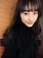 平祐奈、ブラック＆せりカラーコーデ..