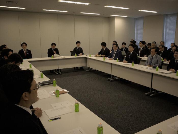 消費減税 業界団体「外食も税率ゼロに」 実務者会議で聞き取り