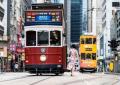 香港トラムがチャイナドレスのレンタ..