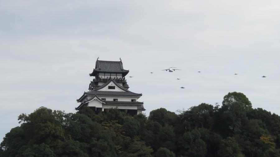 自衛隊機と天守閣のコラボのイメージ画像