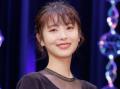 浜辺美波、最新写真集で“どすっぴん..