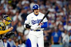 ドジャース、3戦連続逆転負けで崖っぷち 大谷翔平3出塁で得点機演出も…スネルが痛恨3被弾 佐々木朗希も今季PS初失点のイメージ画像