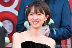 満島ひかり、美脚スラリの個性派衣装姿「さすがの着こなし」「憧れのスタイル」の声のイメージ画像