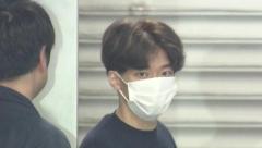 指を刃物で切り重傷負わせたか…別事件で保釈中の男を逮捕 「次飛んだら殺す」だまし取った金を持ち逃げした受け子を監禁