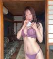 清水あいり、和室での"半脱ぎ"ショッ..
