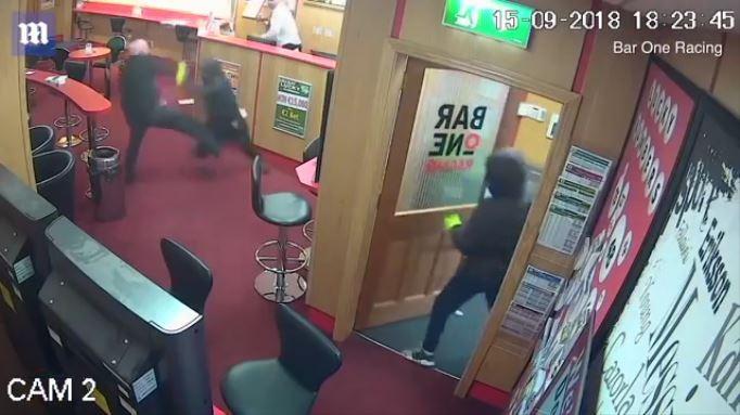 ｱｲﾙﾗﾝﾄﾞで強盗3人が馬券売り場襲撃 83歳のじじいが追い払う